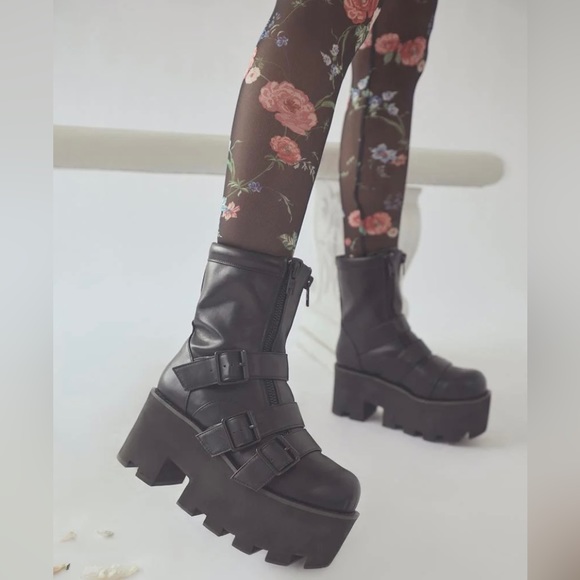 DOLLS KILL NOIR DETROIT PLATFORMS - Picture 5 of 5